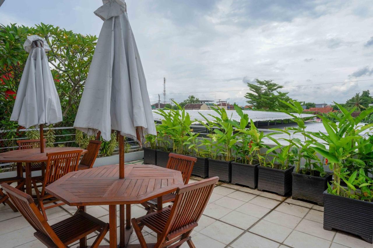 Sans Hotel Absari Yogyakarta Jarakan Exteriör bild