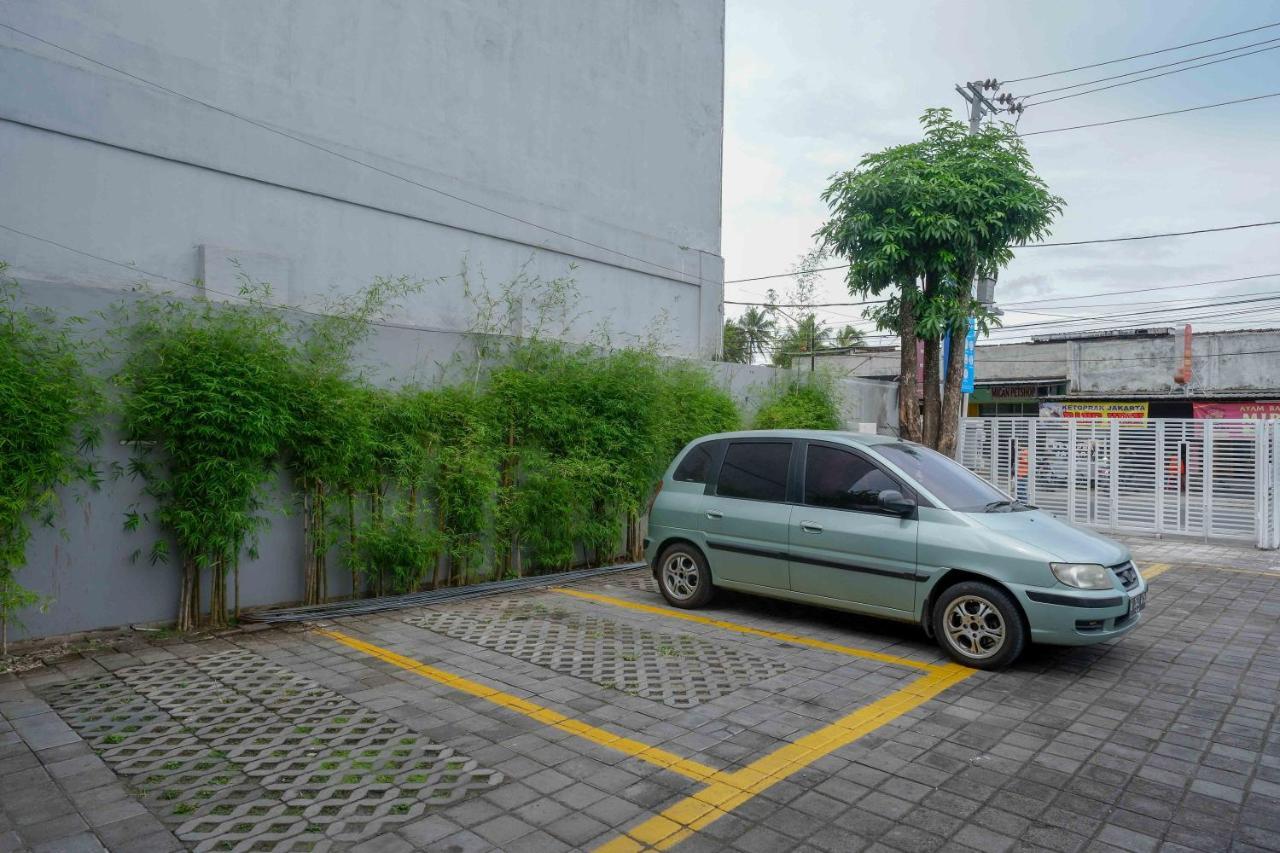Sans Hotel Absari Yogyakarta Jarakan Exteriör bild