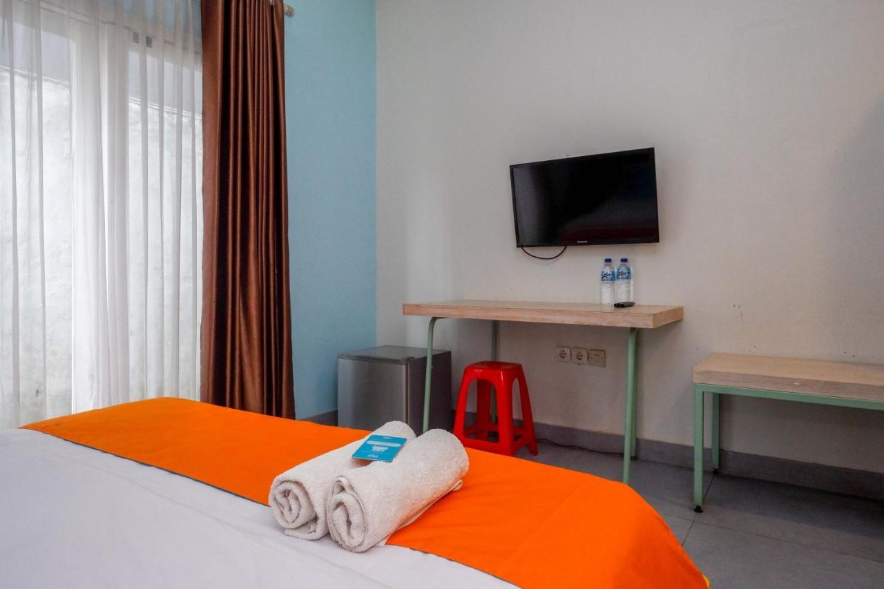 Sans Hotel Absari Yogyakarta Jarakan Exteriör bild